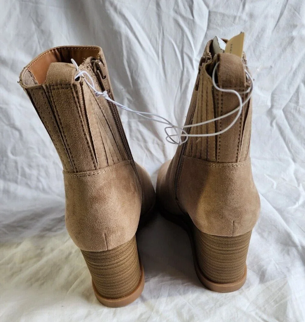 New Universal Thread Women's Cypress Wedge Boots Taupe Size 11